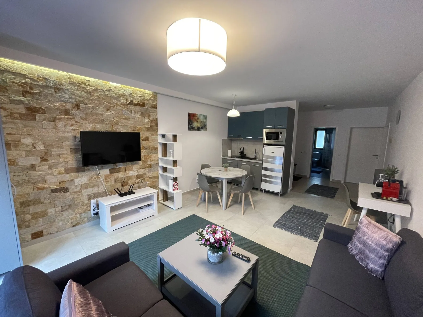 Living în apartamentul Castle Residence Zamorei din Bușteni